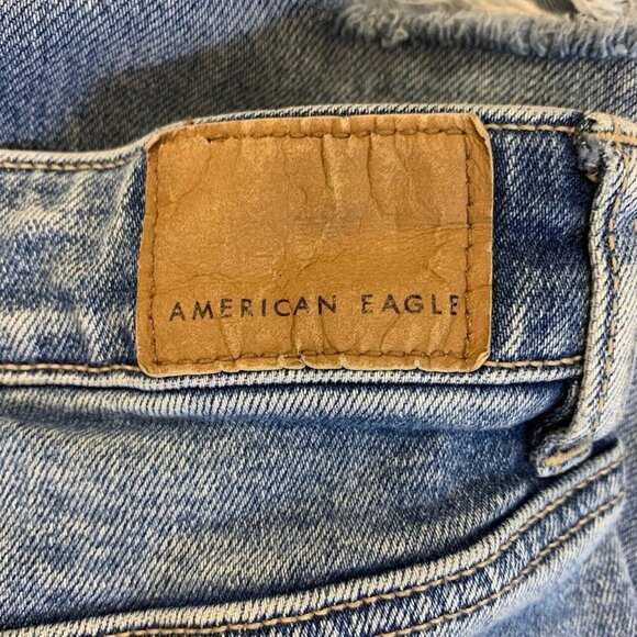 American Eagle Women's Strigid Ripped Distressed Mom Jean in Blown Out Blue SZ 0 - Picture 6 of 15